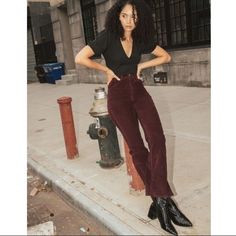 **This Listing Is For 31 Inch Inseam Only** (33 Inch Inseam Available In Separate Listing) Simply Put, We Are Obsessed With The Levi's Ribcage Corduroy High Waisted Bootcut Pants! Slightly Stretchy Corduroy (In Levi's Malbec Smooth Wash) Shapes These Trendy Pants With An Ultra High Waisted Fit, Belt Loops, Branded Top Button, Hidden Zip Fly, And A Five-Pocket Cut. Hip-Hugging Pant Legs Flare Out To A Bootcut Silhouette. Logo Tag At Back. Unlined. 98% Cotton, 2% Elastane. Machine Wash Cold. Impor Instagram Not, Corduroy Pants Outfit, Cord Jeans, Levi's Ribcage, Silhouette Logo, Burgundy Pants, Trendy Pants, Corduroy Jeans, Bootcut Pants