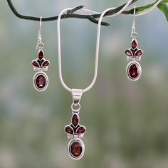 Garnet Jewelry Set, Hammered Silver Jewelry, Silver Jewelry Diy, Walmart Jewelry, Fine Silver Jewelry, Pearl Jewelry Sets, Earrings And Necklace, Necklace Ring, Garnet Pendant