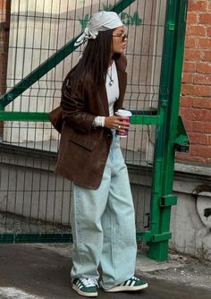 Stylish Boots, Streetwear Fashion Women, 가을 패션, Mode Inspiration, Looks Vintage, Cozy Sweaters, Outfits Casuales, Look Fashion