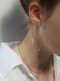 • Effortlessly stylish hoops which are elegant and whisper thin.• These large 12K Gold Filled Hoop earrings have a glistening hammered finish on all sides.• Super light and easy to wear.• Available in 3 sizes, perfect for every occasion. • Stylish packaging - options for a glassine bag or gift box -  see last photo.• Gift wrapping available at checkout.OPTIONS• 40 mm / 1.6 inches diameter  -  see photos 2, 4 - 6 • 50 mm / 2 inches diameter  - see photos 2, 3 shown in silver & 7 • 65 mm / 2.5 Big Hoop Earrings Aesthetic, Gold Hoop Earrings Outfit, Large Gold Hoop Earrings, Hoop Earrings Aesthetic, Hoop Earring Outfit, Large Silver Hoop Earrings, Big Hoop Earrings, Gold Filled Hoops, Loop Earrings