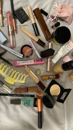 Future Makeup, Maquillaje Aesthetic, Girls Vibes, Preppy Makeup, Beautiful Pakistani Dresses, Girls Makeup, Cute Makeup, Korean Makeup, Makeup Collection