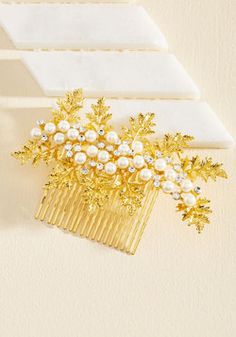 Hoot and Holly Hair Comb. Even before you cross the street to meet your pals, the compliments on your golden hair comb begin! #gold #modcloth 1950s Jewelry Style, Graceful Style, 1950s Jewelry, Gold Hair Comb, Pretty Accessories, Golden Hair, Beauty Stuff, Stylish Hair, Wedding Things