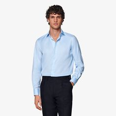 A versatile light blue button-up made for those on the move, this shirt's single cuff & classic collar make it ready to hit the week and keep you crisp thanks to the crease-resistant fabric. Slim Fit Shirt, Egyptian Cotton, Cotton Flannel, Pima Cotton, Fashion Advice, Workout Shirts, Pure Cotton, Personal Style, Oxford