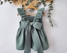 Sage Flower Girl Dress, Girls Boho Dress, Green Flower Girl Dresses, Robes D'occasion, Boho Baby Girl, Sage Green Dress, Baby Boy Dress, Christening Dress, Muslin Baby