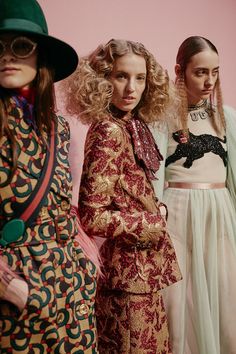 Gucci - backstage - fall winter - catwalk - l'Etoile luxury vintage Mode Coachella, Mode Hippie, Christian Fashion, Couture Mode, Look Vintage, Harper's Bazaar, Fashion Editorial