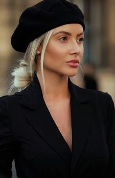 Beret Outfit, Personal Fashion Stylist, Paris Outfits, Mode Inspiration, Fashion Stylist, Look Cool