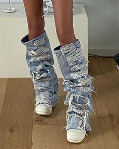 Details: Denim leg warmers with retro design