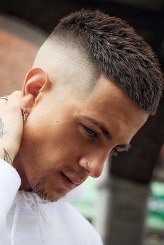 Men’s Hairstyles Shaved Sides, Zero Cut Hairstyles For Men, Short Mens Haircut 2023, Zero Haircut Men, Mans Haircut Short, Short Length Haircut Men, Short Haircut Man, Short Man Haircut, Skin Fade Haircut Men