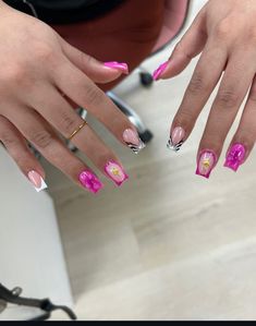 Short Acrylic Set, Nails Inspo Short, Short French Tip Acrylic Nails, Short French Tip, Pink Nail Inspo, Acrylic Nails Almond Shape, Short French, Claw Nails, Acrylic Set