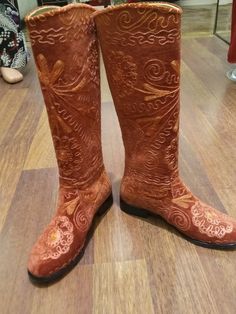 These are genuine leather handembroidered custom made knee high boots. Made with genuine leather, suzani embroidered velvet, special sole, ykk zipper.  There is every size is available, 6 us to 10.5 us, 36 eu to 42 eu.  These boots are light and ultra confortable. #redboots #suzaniboots #embroideryboots #westernstyle Embroidered Winter Festival Boots, Winter Festival Embroidered Boots, Brown Embroidered Winter Boots, Red Embroidered Winter Boots, Brown Bohemian Embroidered Boots, Traditional Leather Sole Boots For Fall, Traditional Fall Boots With Leather Sole, Bohemian Red Leather Boots, Traditional Brown Boots With Round Toe