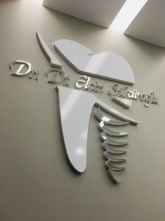 Dental Clinic Wall Design, Dental Art Design, Dental Office Decor Ideas, Dental Logo Design Ideas, Dental Clinic Ideas, Acrylic Business Sign, Logo Dental