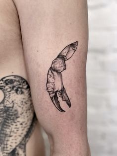 a bird tattoo on the left thigh