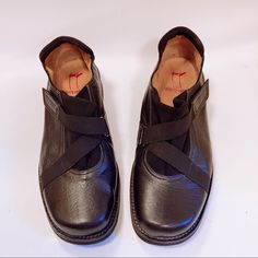 In Near New Condition, Hand Made Of The Highest Quality Italian Leather, Super Lightweight And Stylish. No Sie On Shoes But These Fit A Us Woman’s 10 #Backr Italian Leather, Loafer Flats, On Shoes, Flat Shoes Women, Comfortable Shoes, High Quality, Loafers, Women Shoes, 10 Things