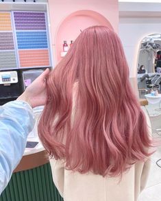 Dye Hair Color Ideas, Strawberry Pink Hair, Dusty Rose Hair, Dusty Pink Hair, Rose Pink Hair, Pink Ombre Hair, Light Pink Hair, Pink Hair Dye, Strawberry Hair