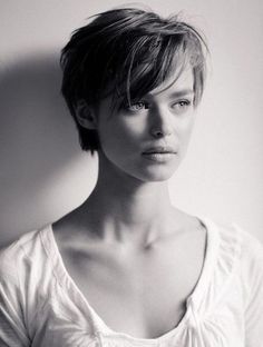 Les plus belles coupes courtes vues sur Pinterest Coupe cheveux courts Pixie Cut With Long Bangs, Longer Pixie Haircut, Long Pixie Hairstyles, Pixie Cut With Bangs, Long Pixie Cuts, Long Pixie, Penteado Cabelo Curto, Short Pixie Haircuts, Haircuts With Bangs