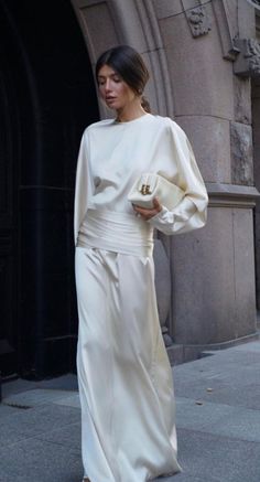 Rehearsal Dinner Dress For Bride Long Sleeve, Long Vertical Line Outfit, Regatta Outfit Women, Quiet Luxury Dress, Posh Aesthetic Outfits, Quiet Luxury Outfits, All White Party Outfits, White Party Outfit, Powerful Woman