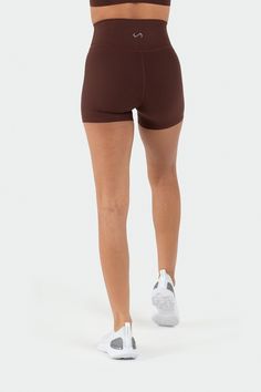 Especificaciones del modelo: Talia mide 5'2", pesa 125 libras y usa una talla XS (pantalones cortos de entrenamiento de talle alto Genesis)

 Tejido Luxe-Max DNA™: ultrasuave, transpirable, moldeador del cuerpo de compresión moderada y superduradero

 Infi-Stretch DNA™ + Infi-Defense DNA™ (propiedades elásticas en 4 direcciones, absorbentes de sudor y antimicrobianas)

 Tecnologías CTF™ (sin punta de camello) y a prueba de sentadillas

 Diseño de cintura ceñida que favorece la figura (te suje Brown Athleisure Activewear With Built-in Shorts, Gym Bottoms With Built-in Shorts In Brown, Brown Gym Bottoms With Built-in Shorts, Sporty Brown Short Leg Bottoms, Sporty Brown Bottoms With Short Leg, Sporty Brown Shorts, Squat Proof Athleisure Bottoms Short Length, Sporty Stretch Athletic Shorts In Brown, Sporty Stretch Brown Athletic Shorts