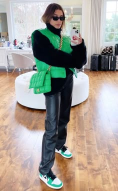 Hailey Bieber Street Style, Hailey Baldwin Street Style, Hailey Baldwin Style, Lucky Green, Green Fits, Looks Street Style, Hailey Baldwin, Looks Chic, Fashion Streetwear