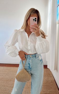 Worship Leader Outfits For Women, Cute Collared Shirt Outfits, Recruitment Photoshoot, Summer Business Casual Outfits Young Professional, Collared Shirt Outfit, Internship Outfit, White Tops Outfit, Summer Business Casual Outfits, Charleston Style