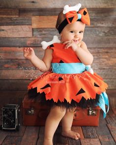 Pebbles Flintstone Outfit for Kids | Etsy Diy Fantasia, Pebbles Costume, Girls Halloween Dress, Pebbles Flintstone, Newborn Halloween Costumes, Diy Kostüm, Toddler Halloween Costumes