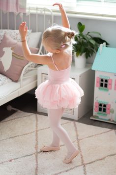 Ballet Baby Girl, Ballet For Kids, Toddler Ballet Outfit, Baby Dancing, Ballerina Kids, Mother Daughter Pictures, Toddler Ballet, Kids Ballet, Baby Ballet