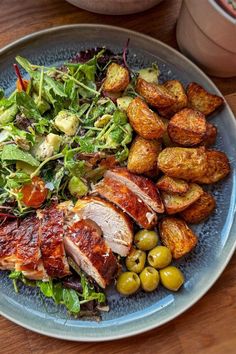 An appetizing image showcasing a perfectly cooked air fryer rotisserie chicken, crispy garlicky potatoes, and fresh salads. The picture highlights the golden-brown chicken, crunchy potatoes, and vibrant, healthy salads, making for a delicious and balanced meal. Air Fryer Rotisserie Chicken, Clean Dinner, Keto Air Fryer, Chicken Crispy, Chicken Breakfast, Dinner Snacks, Breastfeeding Foods, Breakfast Meals, Recipe Cookbook