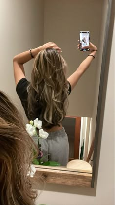 Rambut Brunette, Brown Hair Looks, Brown Hair Inspo, Brunette Hair With Highlights, Hair Streaks, Brown Hair With Blonde Highlights, Hairstyles For Layered Hair, Brown Hair Balayage, Blonde Hair Inspiration