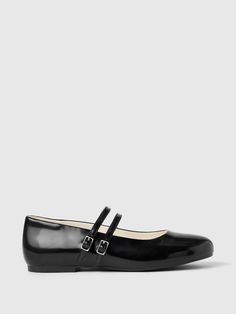 These ballet flats are made with patent vegan leather upper.  Rubber gripper sole.  Double straps at top.  For more fit and sizing info, check out our Size Guide. Gap Kids, Ballet Flats, Size Guide, Vegan Leather, Gap, Leather Upper, Ballet, Leather, Black