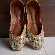 30% OFF on all items and get 10% EXTRA Discount on Purchase THREE or MORE items COUPON CODE-UPBEATSAVINGS . Handmade Jutti closure:- pull on Color:- Gold Material:- Leather Made:- Handmade Sole:- Leather Can Be Personalized:- Yes Crafted with exquisite artistry and cultural richness, our bridal shoes collection on Etsy embodies the timeless elegance of Indian traditional footwear. From Punjabi Juttis to bejeweled masterpieces, our range showcases an array of stunning designs perfect for every oc Navratri Festival Flats With Gota Work, Navratri Flats With Gota Work For Festival, Bohemian Flats With Handwork For Festival, Bohemian Festival Flats With Handwork, Festival Flats With Cutdana Detail, Bohemian Festive Flats With Round Toe, Festival Cutdana Flats, Festival Flats With Gota Work And Round Toe, Traditional Embellished Party Flats