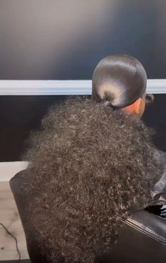 Hoop Hairstyles, Slick Ponytail Weave, Hair Braid Patterns, Slick Ponytail, Medium Hair Braids, Peekaboo Hair