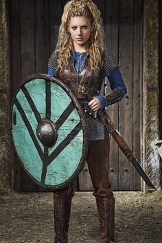 Medieval Viking Lagertha Shield, Knights Battle Ready Round Shield, Viking shield, Shield Maiden Viking Shield Full Size 24" and 30" Inches Size: 24 x 24 inch (61 x 61 cm ) approx Weight: 5.0 kg (approx) Finish: As shown as picture Quality is a parameter where we make no compromises. Superior quality raw material is used in the manufacturing process Quality check at each stage of manufacturing All items Individual tested Finally checked thoroughly before batch inception Contact Us If you have an Diy Viking Costume, Female Viking Costume, Lagertha Costume, Vikings Costume Diy, Escudo Viking, Lagertha Vikings, Vikings Halloween, Ragnar Vikings, Vikings Lagertha