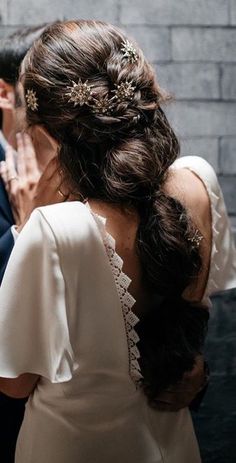 Unique Bride Hair, Grecian Updo Wedding, Greek Inspired Wedding Hair, Greek Goddess Bride, Broach Hairstyles, Loose Braid Bridal Hair, Old Fashioned Wedding Hair, Greek Goddess Prom Hair, Medieval Bridal Hair