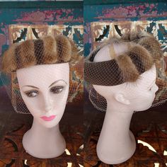 Pillbox Hat With Veil, Vintage Veil, Hat With Veil, Mini Hats, Large Brim Hat, Types Of Hats, Pillbox Hat, Pill Boxes, Open Ring