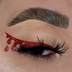 Cute Haloween Mackup Ideas, Red Eye Makeup Halloween, Friday The 13th Makeup Looks, Blood Eyeliner, Devil Eye Makeup, Easy Halloween Eyeliner, Red Halloween Makeup, Haloween Mackup Ideas