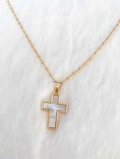 Mother of pearl cross necklace MATERIAL AND SIZE 18k gold filled chain Mother of pearl cross pedant Size pendant: 2.5cmx2cm Length chain: 45cm or 18 inches If you have questions about the product, feel free to reach me out. Don't forget to check out my other items in the store: Https://www.etsy.com/shop/nyahwithlove Gold Catholic Jewelry, Womens Cross Necklace, Christian Necklace For Women, Gold Cross Jewelry, Cute Gold Necklaces, Cute Cross Necklace, Cross Necklace Aesthetic, Jesus Jewelry, Religious Jewelry Catholic