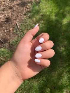 Almond White Short Nails, White Oval Nails Acrylic, Simple Short Oval Acrylic Nails, Nails Almond Short White, Plain Oval Nails, Short Almond Acrylic Nails White Design, Off White Nails Acrylic Oval, Cute Short Oval Acrylic Nails