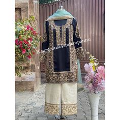 Velvet Suit Designs Pakistani, Suit Designs Pakistani, Cod Set, Chicken Outfit, Black Velvet Suit, Velvet Suit Design, Long Blouse Designs, Pakistani Formal Dresses, Velvet Dress Designs