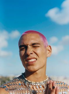 Evan Mock, Mode Hip Hop, Buzzed Hair, Buzz Cut, Paco Rabanne, Kids Pictures, Ad Campaign, Pink Hair, Dyed Hair