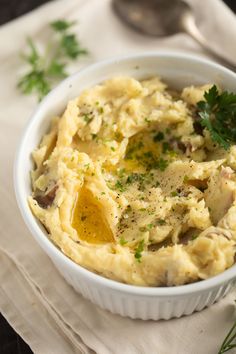 Make delicious, creamy red-skinned mashed potatoes - perfect for holiday meals. This easy, one-pot recipe requires just a few ingredients and is ready in 30 minutes. Olive Oil Mashed Potatoes, Sour Cream Mashed Potatoes, Creamy Mashed Potatoes Recipe, Mashed Parsnips, Roasted Garlic Mashed Potatoes, Potatoe Recipes, Easy Mashed Potatoes, Best Mashed Potatoes, Creamy Mash