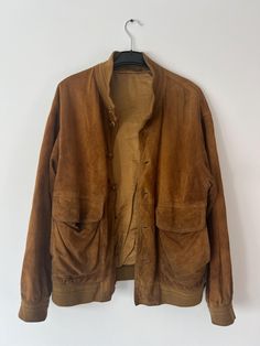 Elevate your wardrobe with this timeless vintage 80s Suede Bomber Jacket. Crafted in a rich, warm brown tone, this jacket exudes effortless retro vibes. Its 1980s design makes it a perfect choice for lovers of vintage fashion and classic outerwear. Length: 75cm Width: 53cm Arm length from collar: 82cm size L (Oversized M for Man) size XL (Woman) suede leather jacket 80s 90s Color: clasic brown Closes with buttons, one pocket on the right and left. Each item is a genuine vintage piece and truly u Suede Jacket Men, Vintage Suede Jacket, Bohemian Jackets, Vintage Suede, Warm Brown, Suede Jacket, Retro Vibe, Retro Stil, Style Retro