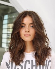 Medium Length Wavy Hair, Brunette Ombre, Womens Haircuts Medium, Wavy Hairstyles Medium, Shoulder Length Hair Cuts, Penteado Cabelo Curto, Mid Length Hair, Long Wavy Hair, Medium Hair Cuts