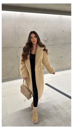 Rain Outfits For Women, Winter Outfits For Moms, Winter Dinner Outfit, Winter Going Out Outfits, Outfits For Moms, Rain Outfit, Stylish Winter Outfits, Outfits 2023, Dinner Outfits