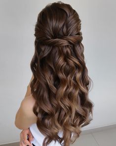 Hairstyles Reception, Silver Hair Color Ideas, Grad Hairstyles, Bride Hairstyles For Long Hair, Gorgeous Wedding Hairstyles, Hairstyles For Brides, Cute Prom Hairstyles, Wedding Hair Half, Mother Of The Bride Hair