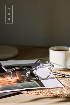 Eye Glasses Photography Ideas, Glasses Photography Ideas, Glasses Frames Trendy, Drinks Packaging Design