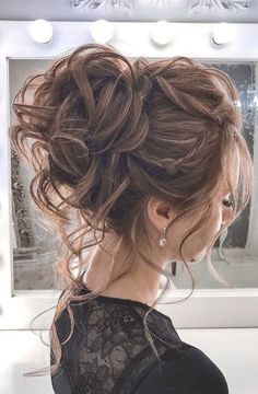 Summer Wedding Hairstyles, Messy Hair Updo, Night Gowns, Messy Updo, בר מצווה, Elegant Look, Chic Hairstyles