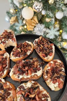 Crispy Bacon Mushroom Crostini - Perfect and Easy Holiday Appetizer! | Lynn Mumbing Mejia Crostini Appetizers Easy, Bacon Crostini, Easy Appetizers For A Crowd, Mushroom Crostini, Easy Thanksgiving Appetizers, Chive Cream Cheese, Baguette Slices, Bacon Mushroom, Crostini Appetizers