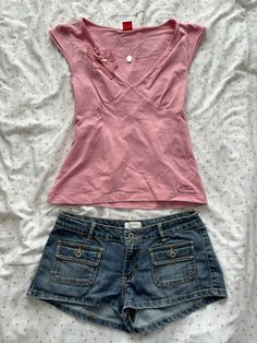 Shots Outfits, 2000s Grunge Outfits Aesthetic, 00s Summer Outfits, Clothes Aesthetic Summer, Shorts Inspo Outfit, Country Vintage, 2000s Spring Outfits, Summer Clothes Y2k, Beach Y2k Outfits