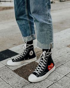 Sneakers | Converse | All stars | Street style | Inspiration | More on Fashionchick Converse Haute, Cdg Play, Converse Outfits, Converse Style, Skateboarder, Puma Sneakers, Converse Sneakers