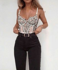 Lace Bralette Outfit, Bod Goals, Lydia Rose, Chique Outfits, Pastel Outfit, Body Suit Outfits, Outfit Jeans, Fake Tan