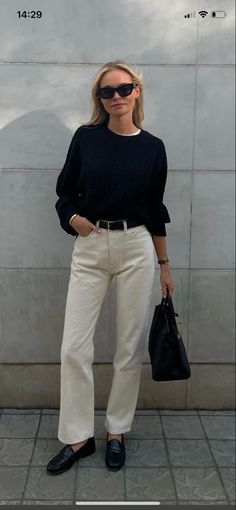 White Loafers Outfit, Cream Jeans Outfit, Cream Pants Outfit, Claire Rose Cliteur, Claire Rose, White Pants Outfit, Winter Pants Outfit, Cream Pants, 가을 패션